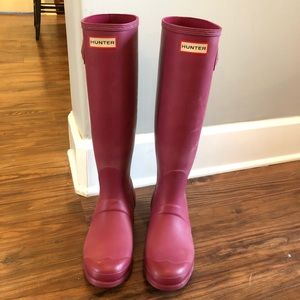 Great Condition Tall Hunter Boots Sz 8 Raspberry